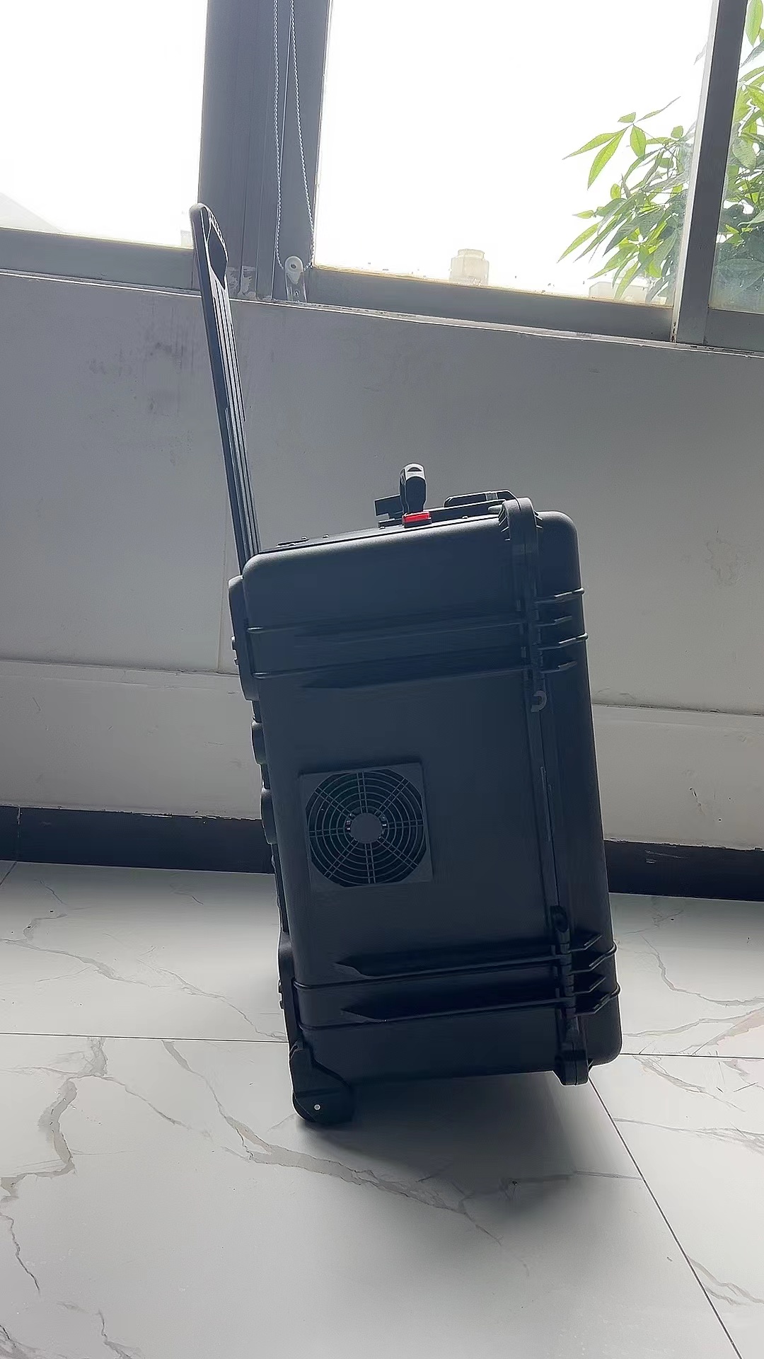 洛扎手拉箱型移动通信干扰器